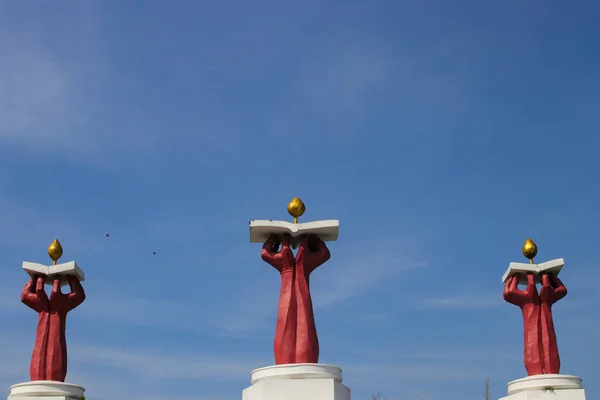 Sukabumi Java Occidental Indonesia Julio 2022 Monumento Mano Sosteniendo Libro — Foto de Stock