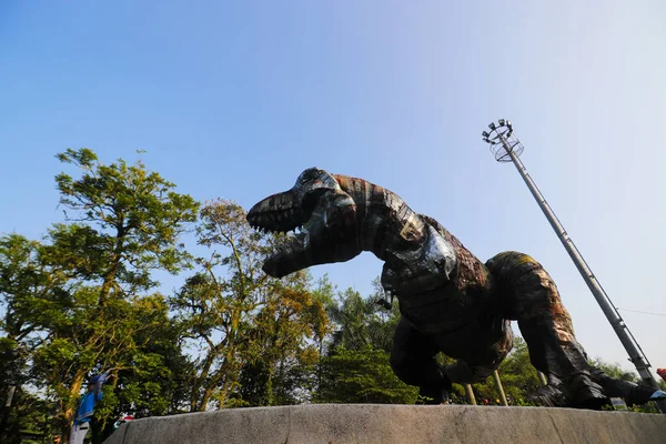 Rzeźba Tyranozaura Lampion Park Bandung Jawa Zachodnia Indonezja — Zdjęcie stockowe