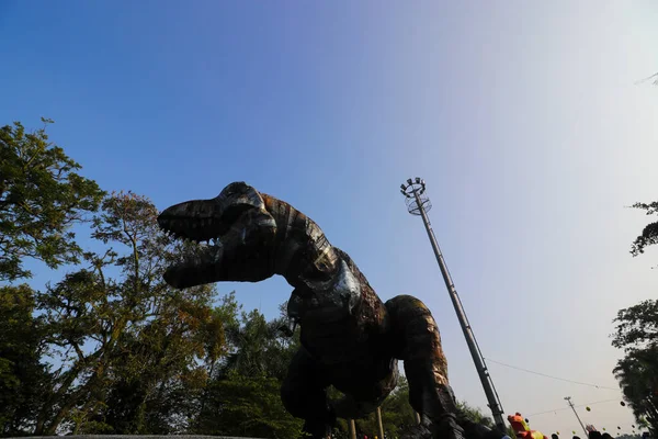 Rzeźba Tyranozaura Lampion Park Bandung Jawa Zachodnia Indonezja — Zdjęcie stockowe