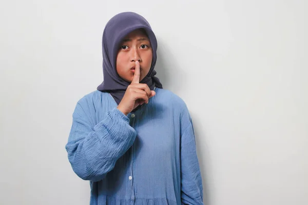 Pretty Young Asian Girl Hijab Dressed Casual Shirt Making Silent — Stock Photo, Image