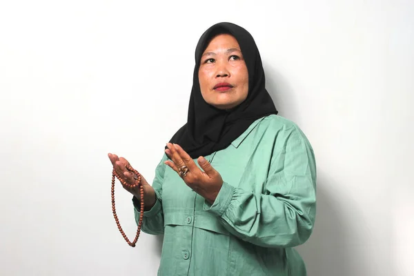 Medelålders Asiatiska Kvinnor Bär Svart Hijab Ber Till Gud Gest — Stockfoto
