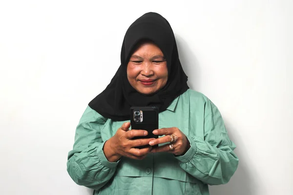 Mulheres Asiáticas Meia Idade Feliz Vestindo Hijab Preto Vestido Com — Fotografia de Stock