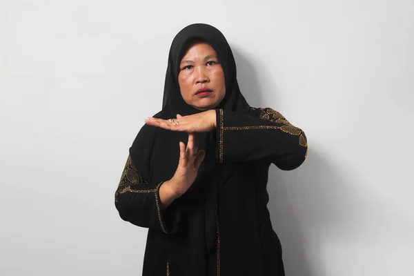 Irritado Idade Média Ásia Mulheres Vestindo Preto Hijab Abaya Mostra — Fotografia de Stock