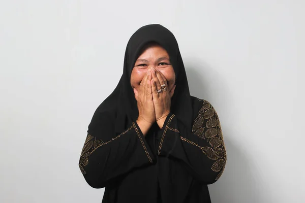 Смешные Азиатки Средних Лет Одетые Чёрный Хиджаб Абайю Закрывающие Лицо — стоковое фото