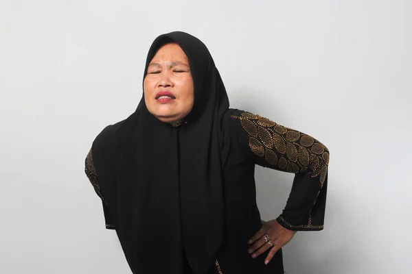 Mulheres Asiáticas Meia Idade Insalubres Vestindo Hijab Preto Abaya Sente — Fotografia de Stock