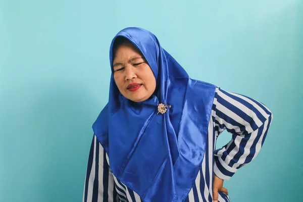 Asian Middle Aged Woman Wearing Blue Hijab Striped Shirt Experiences — Stock Photo, Image