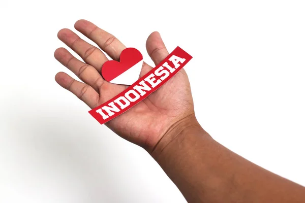 Tangan Memegang Kertas Merah Putih Berbentuk Hati Cinta Dengan Salinan — Stok Foto