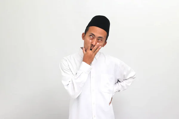 Egy Vicces Fáradt Fiatal Indonéz Férfi Visel Songkok Vagy Peci — Stock Fotó