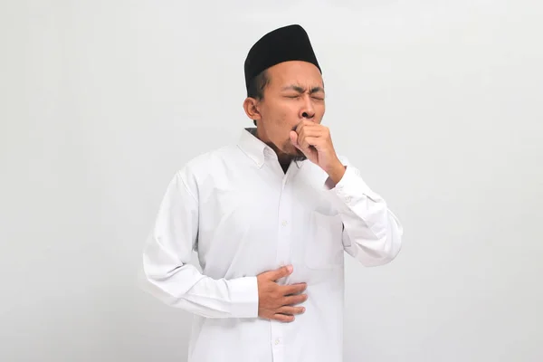 Nezdravě Mladý Indonéský Muž Oblečený Zpěvníku Peci Nebo Kopiáše Kašle — Stock fotografie