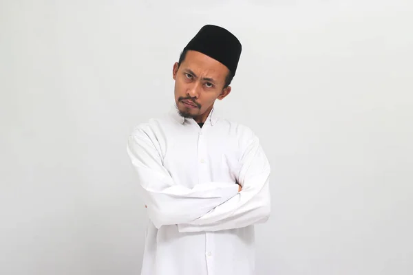 Összezavarodott Fiatal Indonéz Férfi Aki Songkokat Peciket Vagy Kopiah Visel — Stock Fotó