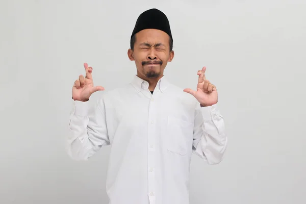 Nadějný Mladý Indonéský Muž Oblečený Zpěvníku Peci Nebo Kopiáše Udělá — Stock fotografie