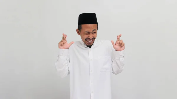 Izgatott Fiatal Indonéz Férfi Aki Egy Songkot Pecit Vagy Kopiah — Stock Fotó