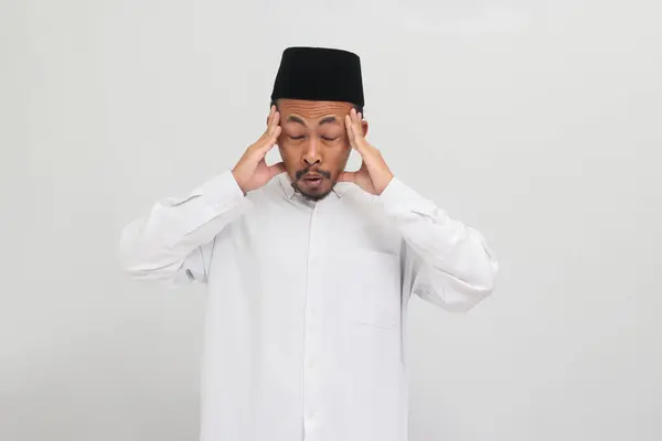 Joven Indonesio Con Una Canción Peci Kopiah Sufre Dolor Cabeza —  Fotos de Stock
