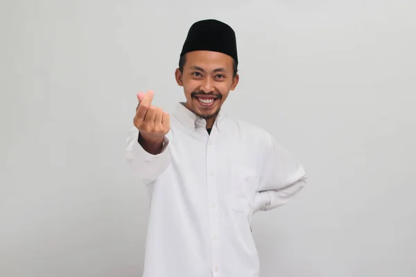 Usmívající Mladý Indonéský Muž Který Sobě Zpěv Kok Peci Nebo — Stock fotografie