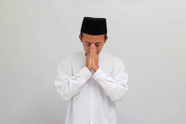 Jovem Político Indonésio Vestindo Songkok Peci Kopiah Está Orando Antes — Fotografia de Stock