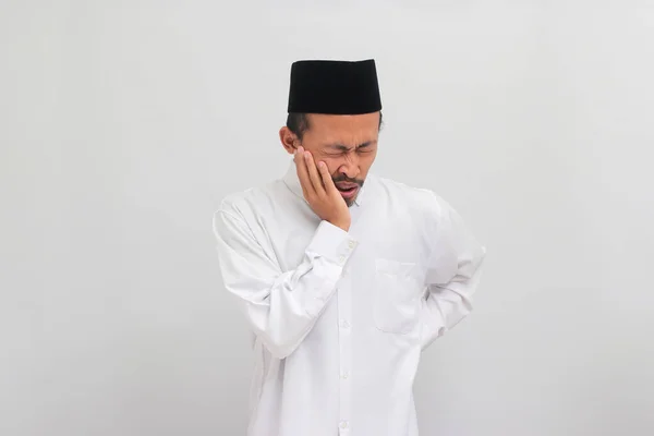 Jeune Indonésien Malheureux Portant Une Chanson Peci Une Kopiah Tenant — Photo