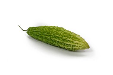 Lezzetli bir yemek için taze kavun (Momordica charantia) hazır. Beyaz arkaplanda izole.