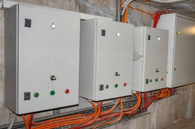 Elektrik kontrol paneli. Elektrik tesisatı ve dağıtım panelleri. Yüksek kalite fotoğraf