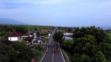 İnsansız hava aracı görüntüsü ve doğal aktivite yukarıdan