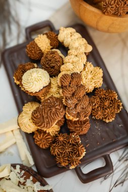 Masada çikolatalı lezzetli kurabiyeler