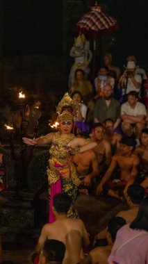 Bali, Endonezya - Kasım 21, 2017: ta 'da İnese dansı - pura tirta empul in ubud, Endonezya