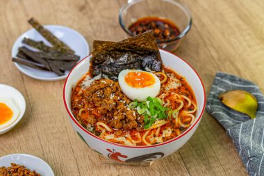 instant noodles with chicken