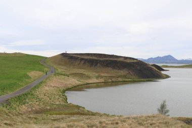 Skutstadir, İzlanda 'da bulutlu bir günde büyük bir sözde kraterin panoramik resmi