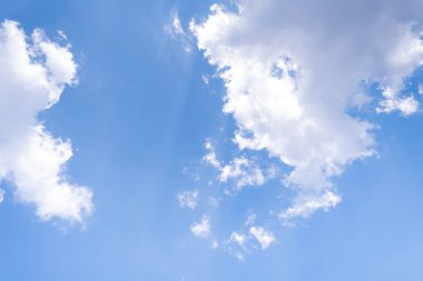 Mavi gökyüzü ve beyaz bulut