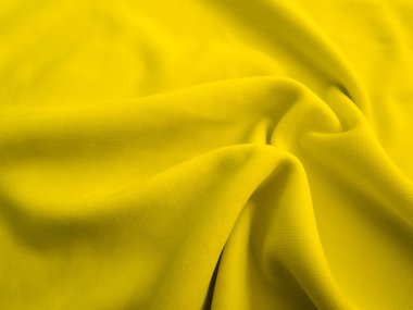 Sarı dalgalı kumaş arka plan. Kırışık kumaş.