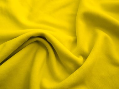 Sarı dalgalı kumaş arka plan. Kırışık kumaş.