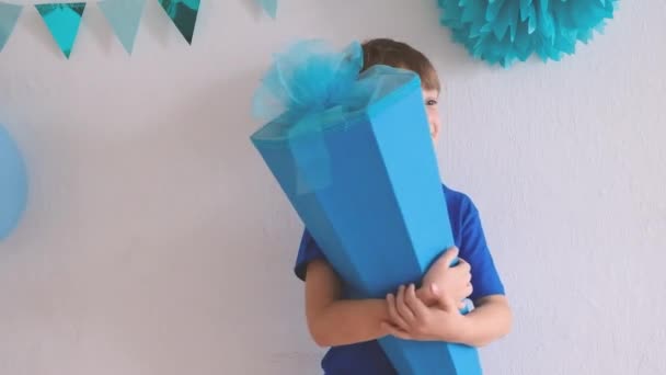Gelukkig Kind Met Traditionele Duitse Snoepjes Eerste Schooldag Joyful Jongen — Stockvideo