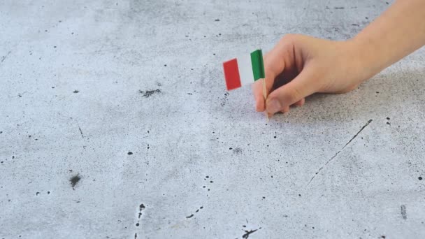 Mała Włoska Flaga Dziecięcej Dłoni Wysokiej Jakości Materiał — Wideo stockowe