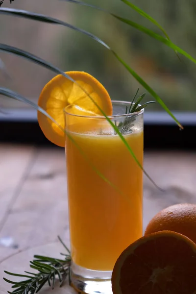 Nypressad Apelsinjuice Ett Glas Högkvalitativt Foto — Stockfoto