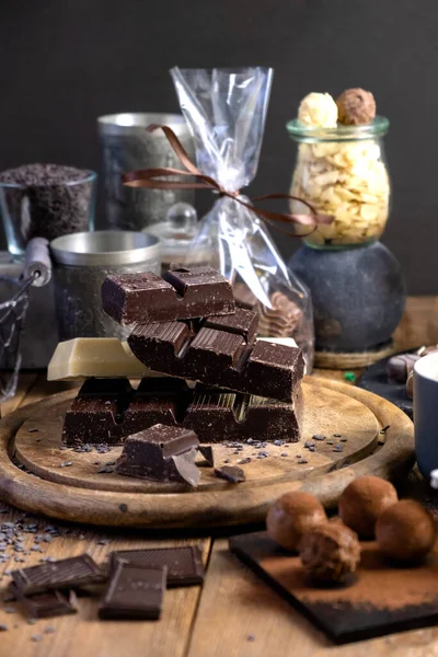 Koyu çikolata, çikolata, çikolatalı mantar. Yüksek kalite fotoğraf