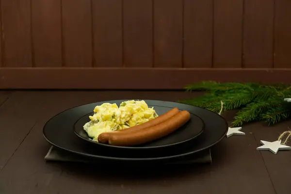 Patates salatası. Almanya 'da geleneksel patates salatası. Noel, akşam yemeği. Yüksek kaliteli FullHD görüntüler