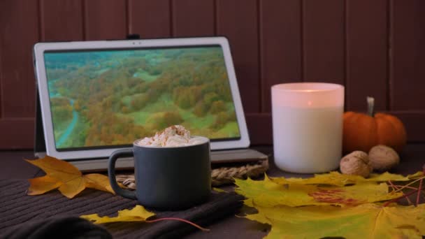 Balkabaklı Latte Balkabaklı Latte Yapıyorum Sonbahar Içkisi Yüksek Kaliteli Fullhd — Stok video