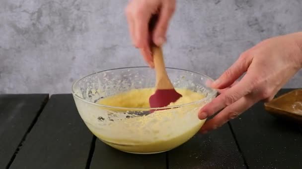 Preparando Masa Para Pastel Mezclar Masa Con Una Espátula Panadería — Vídeos de Stock