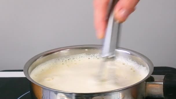 Preparando Crema Leche Para Pastel Imágenes Fullhd Alta Calidad — Vídeos de Stock