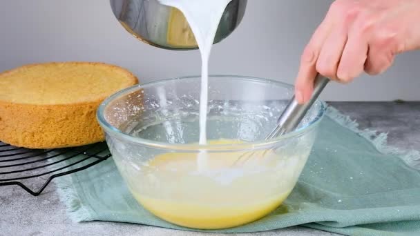 Pasta Için Süt Kreması Hazırlıyorum Yüksek Kaliteli Fullhd Görüntüler — Stok video