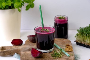 Pancar püresi. Fındıklı ve mikroyeşillikli pancar püresi. Yüksek kalite fotoğraf