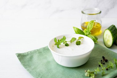 Geleneksel Yunan sosu veya aperatif tzatziki. Yüksek kalite fotoğraf
