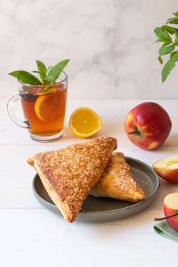 Elmalı puf. Elmalı gevrekle ev yapımı kahvaltı. Yüksek kalite fotoğraf