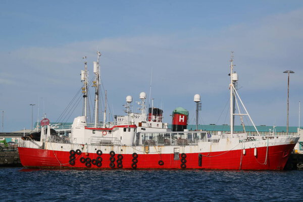 Здания и цвета Рейкьявика Исландии. Столько всего можно увидеть в этом замечательном городе и стране. Это отличное место для путешествий и туристов.