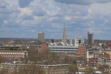 Londra, İngiltere ilkbaharda ziyaret etmek için harika bir yerdir. Turistler için çok ilginç yerler var..