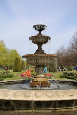 Londra, İngiltere 'de görülecek ve yapılacak çok şey var. İlkbahar, tüm eğlenceleri izlemek için harika bir zamandır..