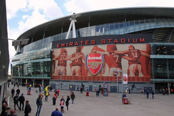 Londra, İngiltere ilkbaharda ziyaret etmek için harika bir yerdir. Turistler için çok ilginç yerler var..