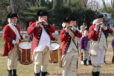 Washington ve birliklerinin Delaware Nehri 'ni geçişlerinin tarihi yeniden canlandırması. Bu aslında 25 Aralık 1776 'da gerçekleşti..