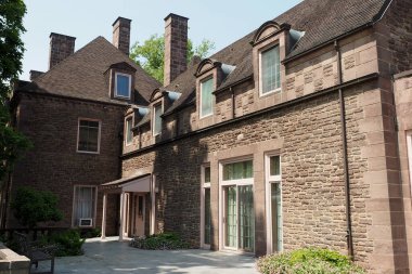 Bu güzel malikane artık Bucks County Halk Koleji 'nin bir parçası..