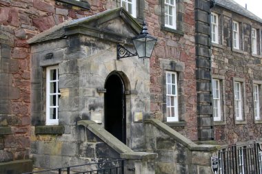 Edinburgh şehrinde görülecek çok şey var. Kaleler, binalar ve şehrin ilginç insanları..