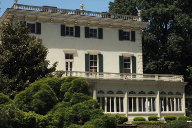 Eski malikane artık etkinlikler ve partiler için kullanılıyor. Philadelphia 'daki Delaware Nehri' nin orada..